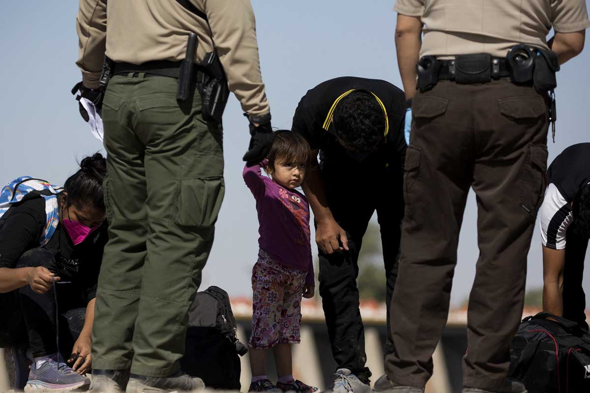 Durante el año fiscal, más de 19,000 niños que viajaban solos han sido detenidos en la frontera