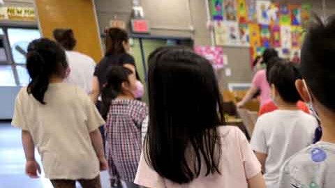 Ningún niño se quedó sin estrenar tenis en la primaria Bayles