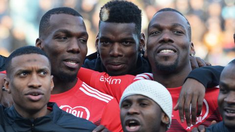 Paul Pogba junto a sus hermanos.