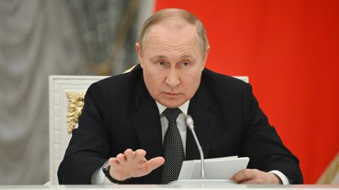 Auto donde viajaba Vladimir Putin sufre “extraño accidente”; en Rusia dicen que fue un atentado