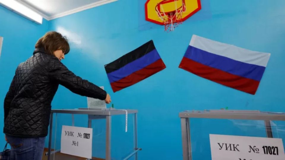 The pro-Russian authorities celebrate their “victory” in the controversial annexation referendums held in the occupied areas of Ukraine