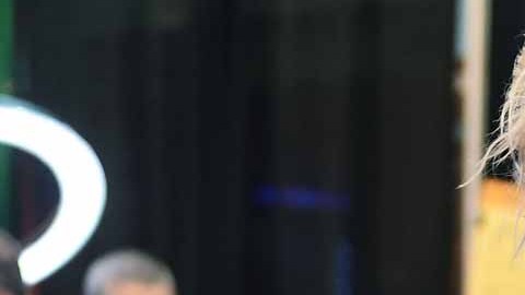Sólo su rostro queda libre de tatuajes
