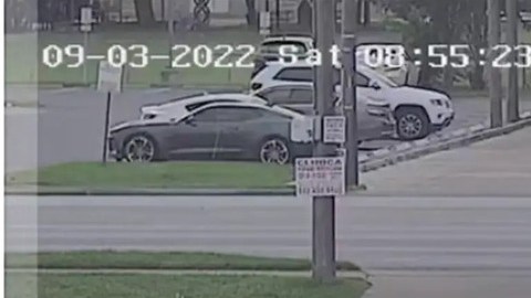 VIDEO: Adolescente hispano acelera y atropella a discapacitado que le pedía que se detuviera