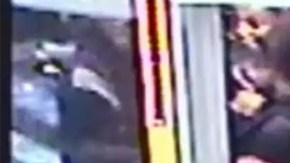 Video muestra a niños de tan solo 10 años entre la turba de 100 jóvenes que saqueó una tienda de conveniencia en Filadelfia
