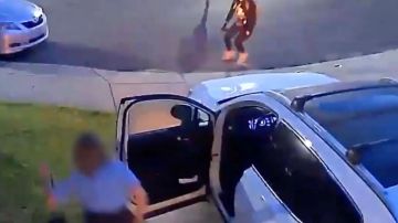 Video muestra robo de auto a mano armada a una madre con su hija adolescente en Filadelfia