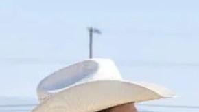 Armando Carmona (i) lidera un grupo de voluntarios en su campaña. (Suministrada)