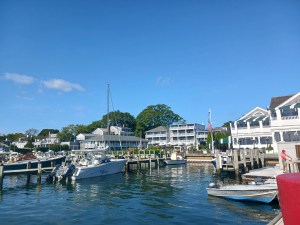 La comunidad del pueblo de Edgartown en Martha's Vineyard recibió a los inmigrantes.