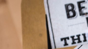 Detienen a director de Beyond Meat por presuntamente morder la nariz de un hombre