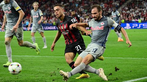 El defensor sustituyó al capitán del equipo, Davide Calabria.