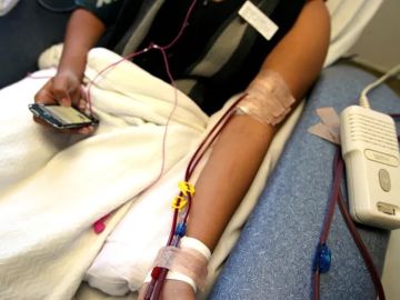 De nuevo en la boleta electoral, una medida para que las clínicas de diálisis en el estado tengan un médico en sus instalaciones. (Archivo/La Opinión)