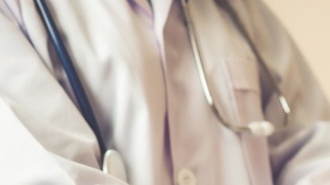 Madre compartió la cirugía fetal de columna vertebral a la que sometió a su bebé en TikTok