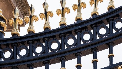 Imagen del escudo de armas real de la realeza británica.