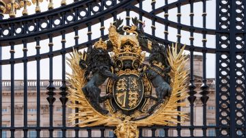 Imagen del escudo de armas real de la realeza británica.