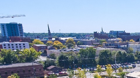 Imagen aérea de la ciudad de Fort Wayne en Indiana.
