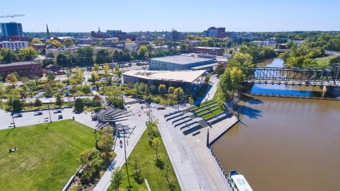 Imagen aérea de la ciudad de Fort Wayne en Indiana.