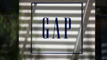 Imagen de un logotipo de Gap sombreado con líneas horizontales.