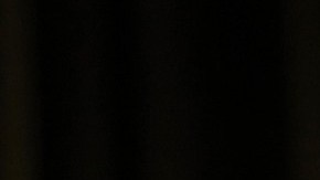 Imagen de Kim Kardashian mientras habla en un evento.