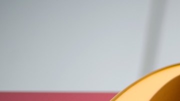 El logotipo de la cadena de comida rápida McDonald's en amarillo sobre un fondo rojo.