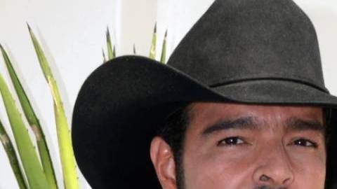 Pablo Montero / Julio César Chávez.