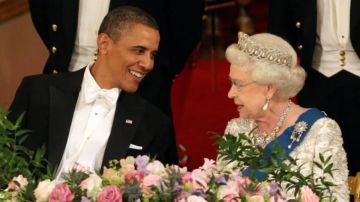 El expresidente Barack Obama y la reina Isabel II en un banquete de estado en el Palacio de Buckingham en 2011.