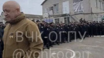 Imagen de Yevgeniy Prigozhin en el video en la prisión rusa donde se le ve reclutar a reos como mercenarios.