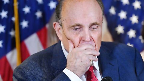 Giuliani durante una audiencias, tras demanda de ética.