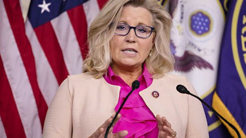 Liz Cheney dijo que si viviera en Arizona preferiría darle su voto a un demócrata.