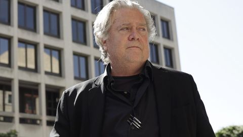 Steve Bannon fue acusado por desacato al Congreso debe cumplir 6 meses en prisión.