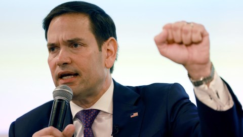 El senador republicano asegura que hará su propuesta de control bipartidista de armas.