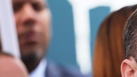 El republicano no contestó la pregunta que le hizo la demócrata durante el debate.