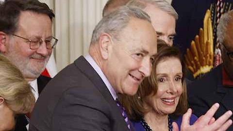 Demócratas reclaman gente más joven en el partido.