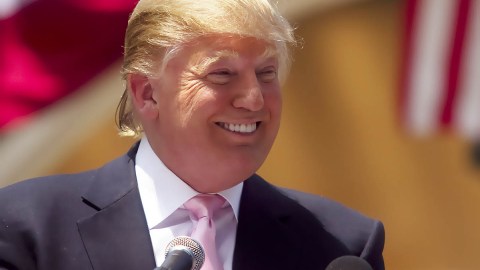 La entrega de la declaración de impuestos de Donald Trump fue suspendida temporalmente.