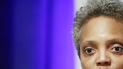 La alcaldesa Lightfoot pide ayuda para los migrantes que llegaron a Chicago enviados desde Texas.