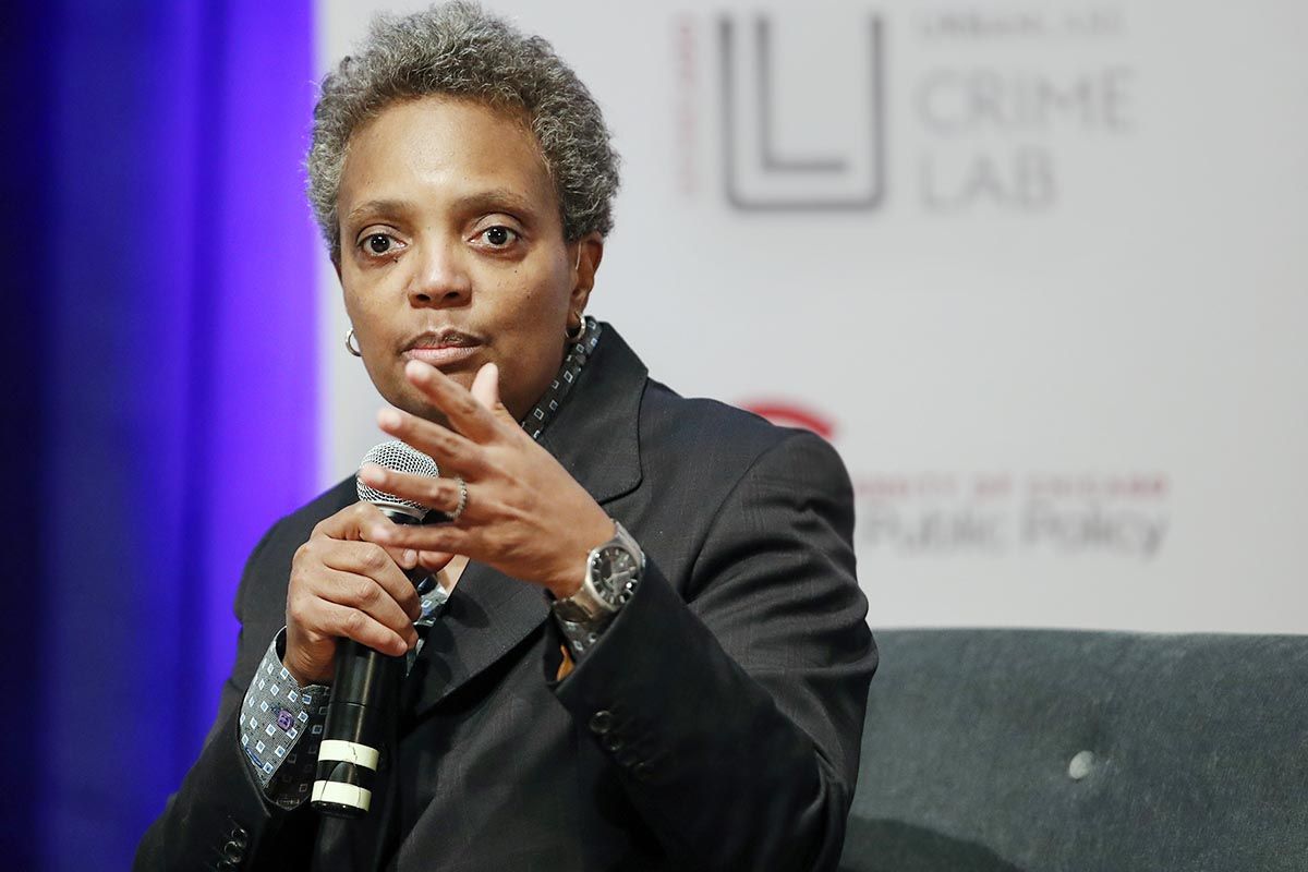 La alcaldesa Lightfoot pide ayuda para los migrantes que llegaron a Chicago enviados desde Texas.