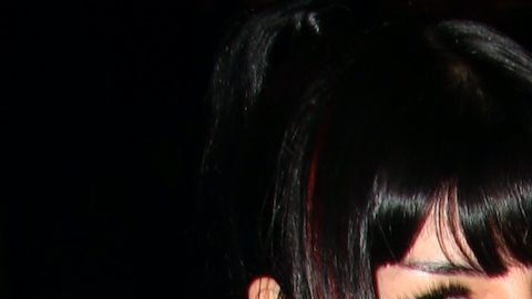 Cazzu, novia de Christian Nodal, sufre mareo en pleno concierto.