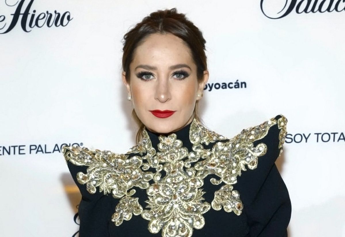 Geraldine Bazán turned her back to show off her curvaceous silhouette