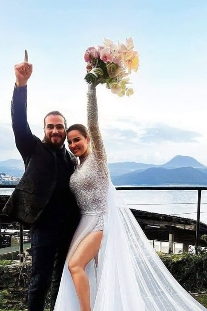 Maite Perroni y Andrés Tovar celebran su boda en Valle de Bravo, México. Foto: Mezcalent