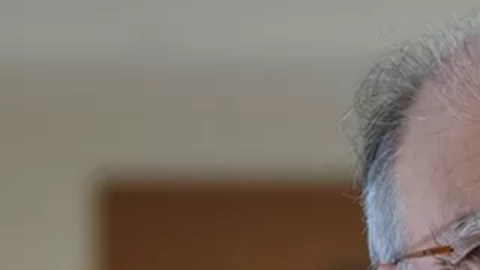 Muzaffar Chishti es el director de la oficina del Instituto de Política Migratoria de la Universidad de Nueva York.