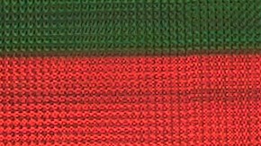 Carlos Slim Domit (i), el piloto mexicano Sergio Pérez (c) y Alejandro Soberón posando en el podio tras el Gran Premio de Fórmula Uno de Ciudad de México.