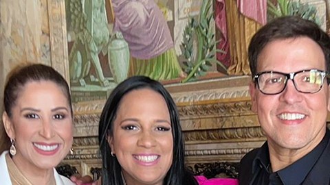 Elyangélica González, Raúl González y Alan Tacher de 'Despierta América', junto a Oly García y Erika de la Vega