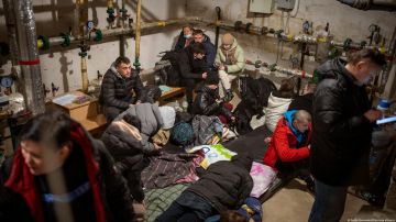 Bombardeos en Kiev: no todos pueden protegerse en refugios antiaéreos