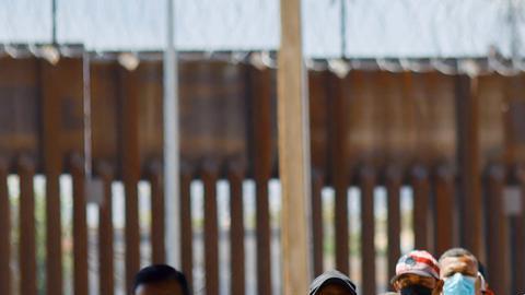México intensifica operativos en el sur para contener migrantes