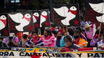 México: indígenas y estudiantes protestan contra la militarización