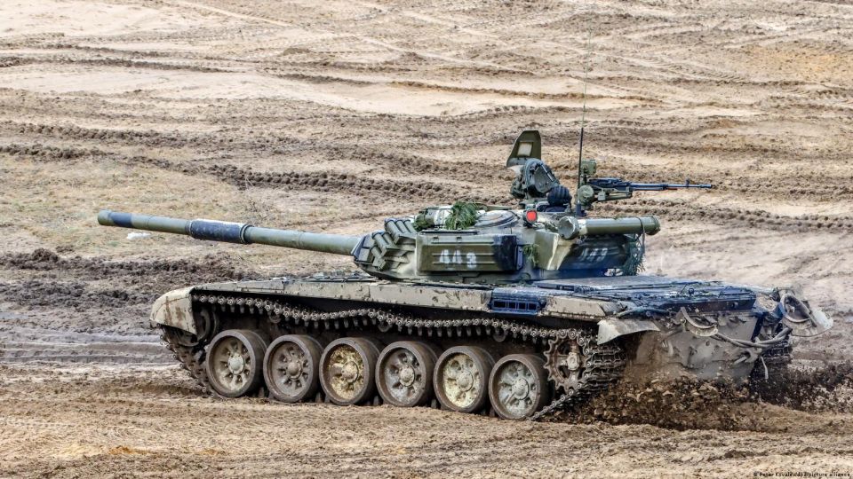 Russia sends 170 tanks and 200 armored vehicles to Belarus