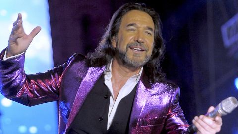 Marco Antonio Solís "El Buki" dio una muestra de baile en República Dominicana | Mezcalent.