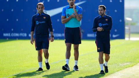 El central Uruguayo del FC Barcelona, Ronald Araújo en un entrenamiento de recuperación tras su lesión.