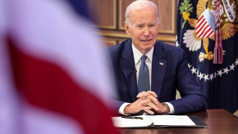 Biden dice que una 'ligera recesión' es posible, pero aun así confía en vencer a Trump nuevamente en 2024