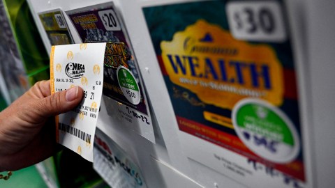 Boletos ganadores de $494 millones de dólares de Mega Millions vendidos en California y Florida