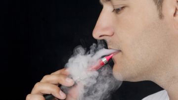 Cigarrillos electrónicos pueden causar arritmias cardíacas, según un estudio