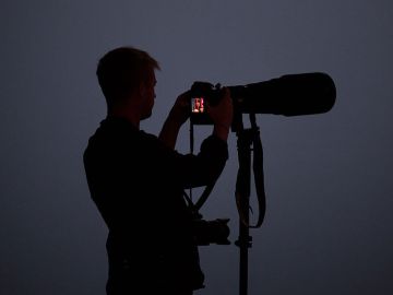Fotógrafo crea novia falsa para que su familia lo dejara de cuestionar